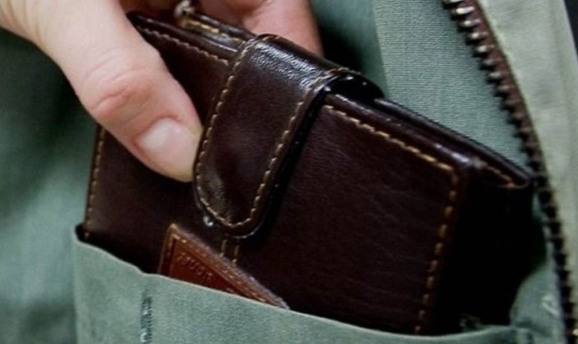 16-годишен отмъкнал 1500 лв., банкови карти и документи от момиче в дискотека