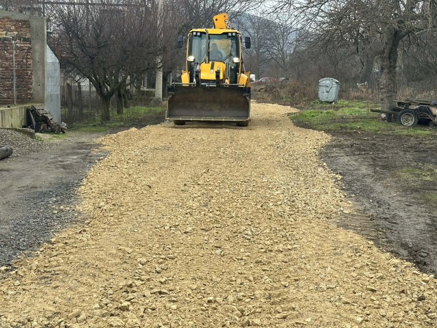 Възстановяват улиците с подменения водопровод в Бъта и Баня