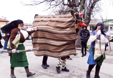 Бронзова маска за „Рогача“ на Оборище от Перник, Лесичовските дервиши са със златен медал за артистичност, а деверицата от Варвара е с бронз