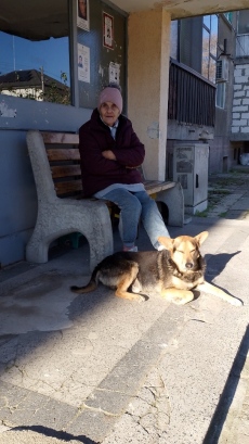 Добри хора помагат на баба Гина, която остана без дом след пожар в Пазарджик