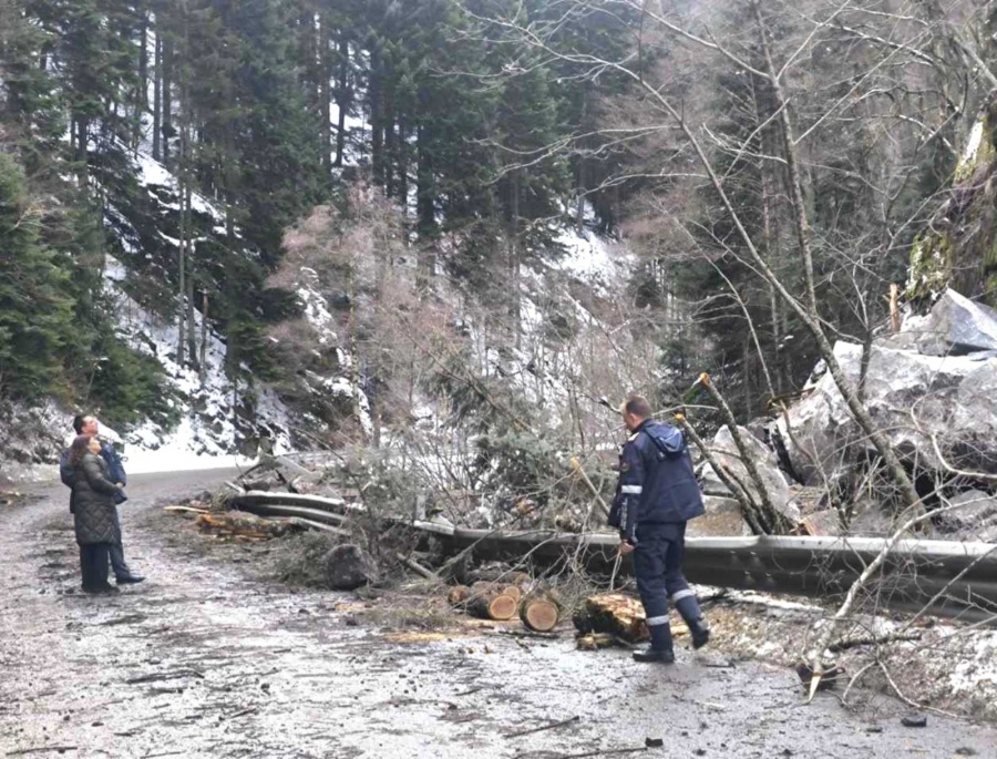 Пътят Велинград-Сърница ще остане затворен до пълното му обезопасяване