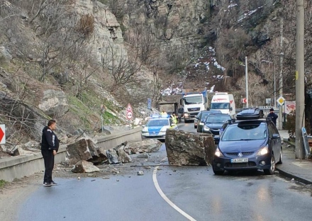 Възстановено е движението по пътя Варвара-Велинград