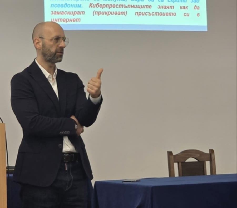 Международен експерт по киберсигурност обучава велинградски ученици