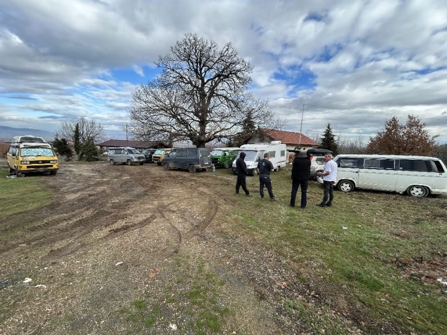 Volkswagen Бус Клуб България е очарован от Гергьова черква до Ветрен дол