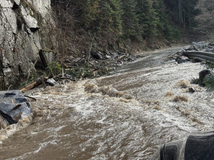 В 15 часа жителите на Сърница излизат на протест заради наводнения път Велинград-Сърница