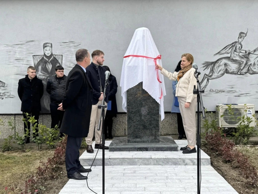 Във Велинград: СУ “Васил Левски“ откри бюст-паметник на своя патрон в навечерието на 153-та годишнина от гибелта му