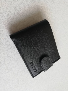 Намерени са портфейли в семеен хотел в Юндола и близо до болница \