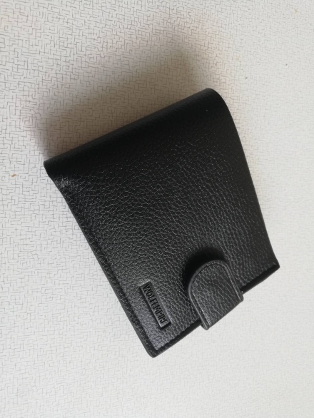 Намерени са портфейли в семеен хотел в Юндола и близо до болница \