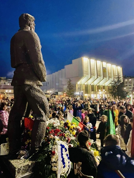 Стотици се включиха във факелното шествие за Левски снощи в Пазарджик