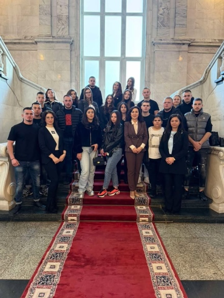 В Народното събрание: Час по гражданско образование имаха ученици от СУ “Александър Иванов-Чапай“ – Белово