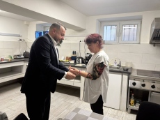 Кметът на Ракитово изненада с мартенички децата от детските градини в общината и Дневния център