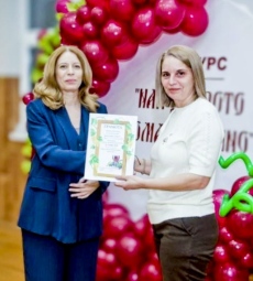 Масаж с гроздови семки за местната майсторка на вино