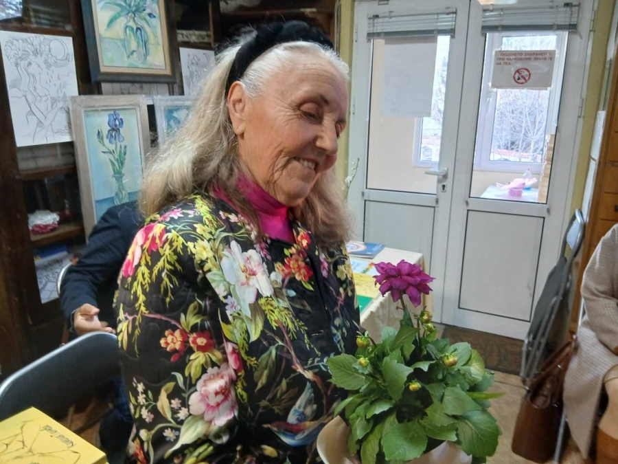 Доц. Камелия Галчева събра млади и стари с книгата си “Той, тя и Мария“ в читалище “Н. Й. Вапцаров“ - Пазарджик