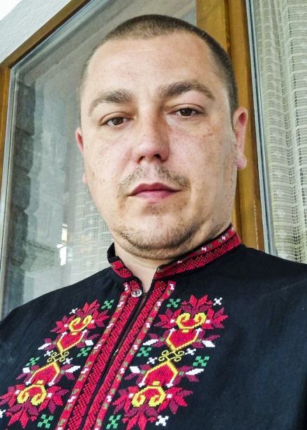 Диригентът на хора на ансамбъл „Пазарджик“ Явор Тасков:  Човекът зад пулта рисува с ръцете и гласовете чувството на композитора