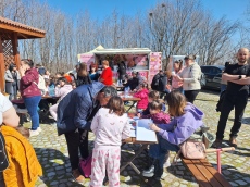 Осемдесет деца се включиха в арт-ателие “Рисуване и музика на Перистера“