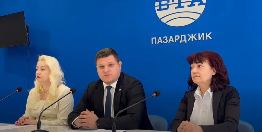 “Възраждане“ регистрира листата си в РИК-Пазарджик, Стоян Таслаков е водач