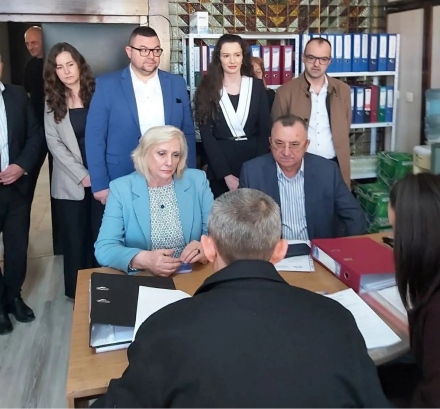 ДПС регистрира листата си, Искра Михайлова е водач в 13 МИР - Пазарджик