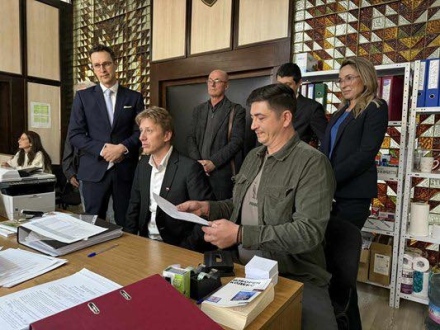 “Продължаваме промяната – Демократична България“ регистрира листата си в Пазарджик - Ивайло Шотев е начело, а в тройката е и синът на велинградската плувна легенда Цветан Голомеев