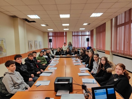 Осмокласниците от ПГИМ - Пазарджик посетиха Местната комисия за борба с противообществени прояви на малолетни и непълнолетни