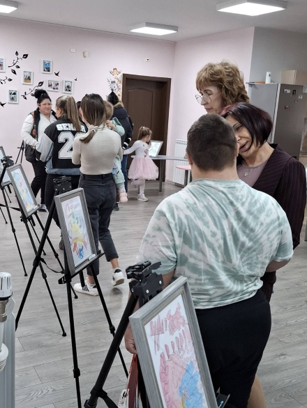 Изложба на дете със синдрома на Даун бе открита в Панагюрище