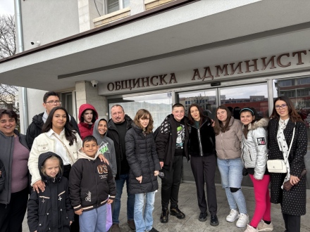 Ученици със СОП на вдъхновяваща градска разходка в Панагюрище