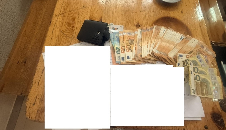 В Септември задържаха мъж с 5440 евро, иззети са записи от камери и списъци с имена