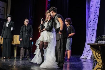 Носителка на Икар, Георги Тошев и спектакъл по Брехт от Румъния на тазгодишния „Океан от любов“