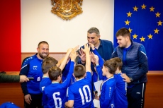 Днес кметът награди малките шампиони от малките шампиони от ДФК „Орлета“