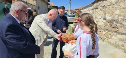 Започна ремонтът на 2 улици, които свързват Радилово с републиканската пътна мрежа