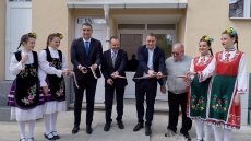 Кметът Куленски и министър Найденов прерязаха лентата на първия от 13-те новосанирани блока - този на бул. “Георги Бенковски“ 46 – 60 в Пазарджик, по НПВУ - ос \