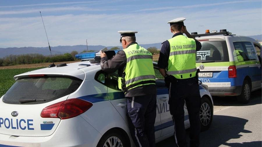 Допълнителни полицейски екипи ще бдят за пътната безопасност по празниците