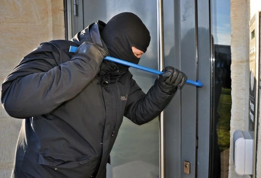 От полицията съветват: Ако ще отсъствате по празниците, не го обявявайте в социалните мрежи!