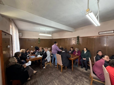 Кандидати на ДПС се срещнаха с възрастните хора в село Нова махала