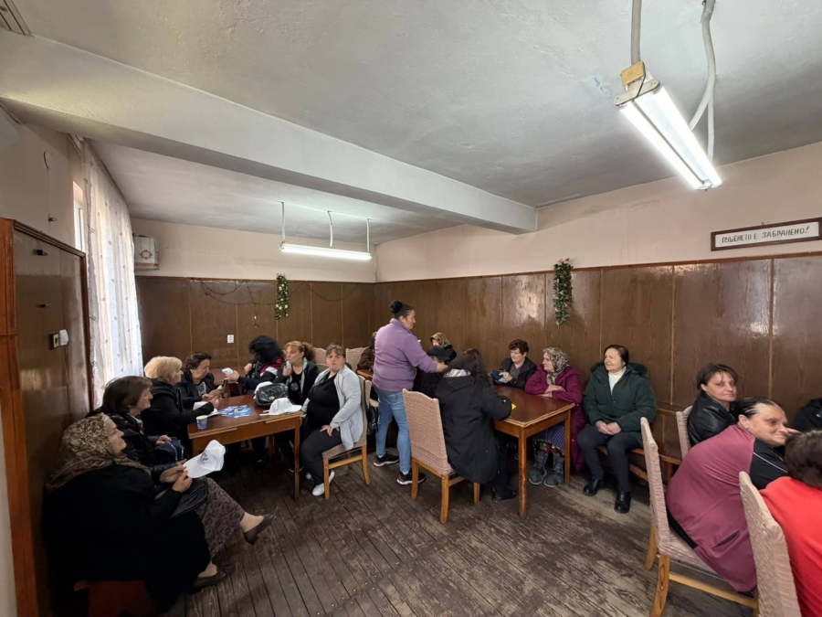 Кандидати на ДПС се срещнаха с възрастните хора в село Нова махала