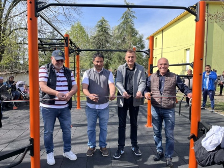 Днес откриха модерна фитнес площадка в Динката