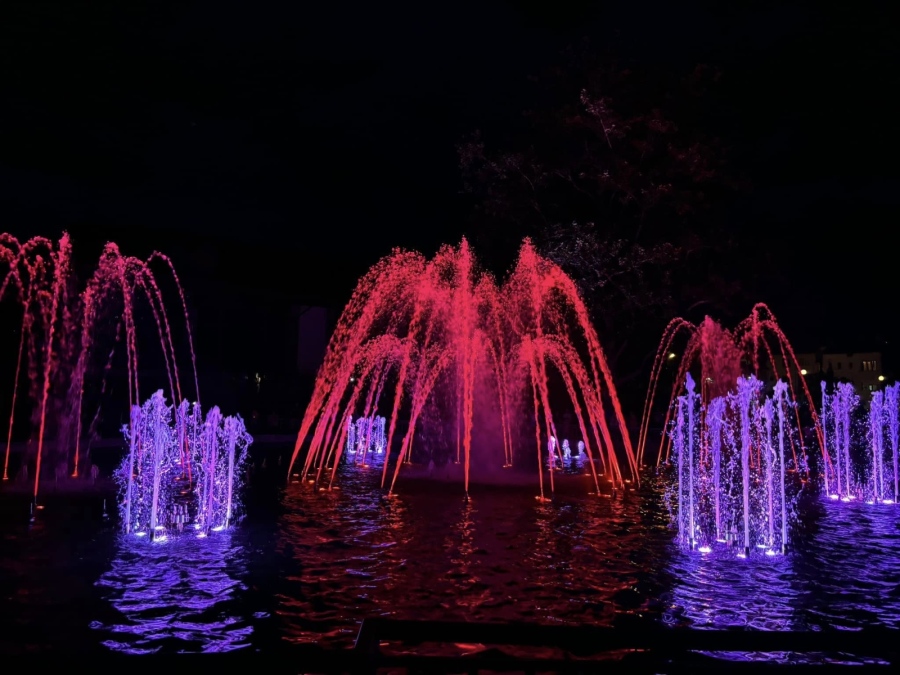 Отново музика, светлини и ефекти от фонтаните от пеещите фонтани в Панагюрище