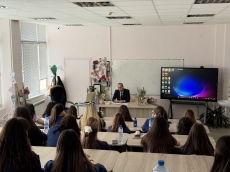 Съдия Красимир Комсалов пред ученици от ЕГ „Бертолт Брехт“: Правосъдието и борбата с трафика на хора са ключови за гражданското общество