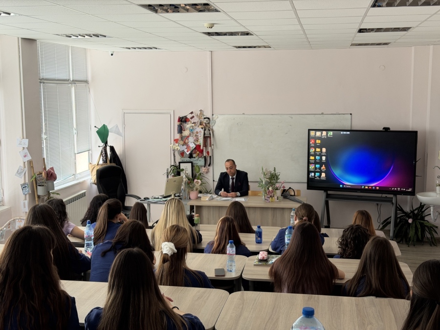 Съдия Красимир Комсалов пред ученици от ЕГ „Бертолт Брехт“: Правосъдието и борбата с трафика на хора са ключови за гражданското общество