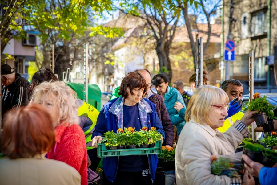 Над 4 тона ненужни техника, текстил и хартия бяха предадени в инициативата „Цветя за смет“