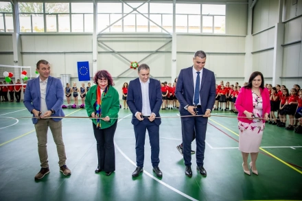 Нов физкултурен салон бе открит днес в НУ „Васил Левски“