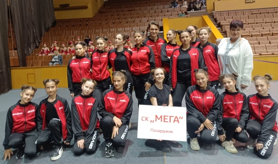 Отборите на спортен клуб ”МЕГА” – Пазарджик с призови места от състезание по чирлидинг и мажоретни дисциплини под Царевец