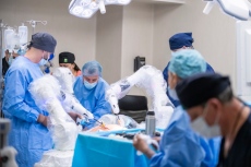 Над 100 операции с робот-асистирана хирургия в панагюрската болница „Уни Хоспитал“