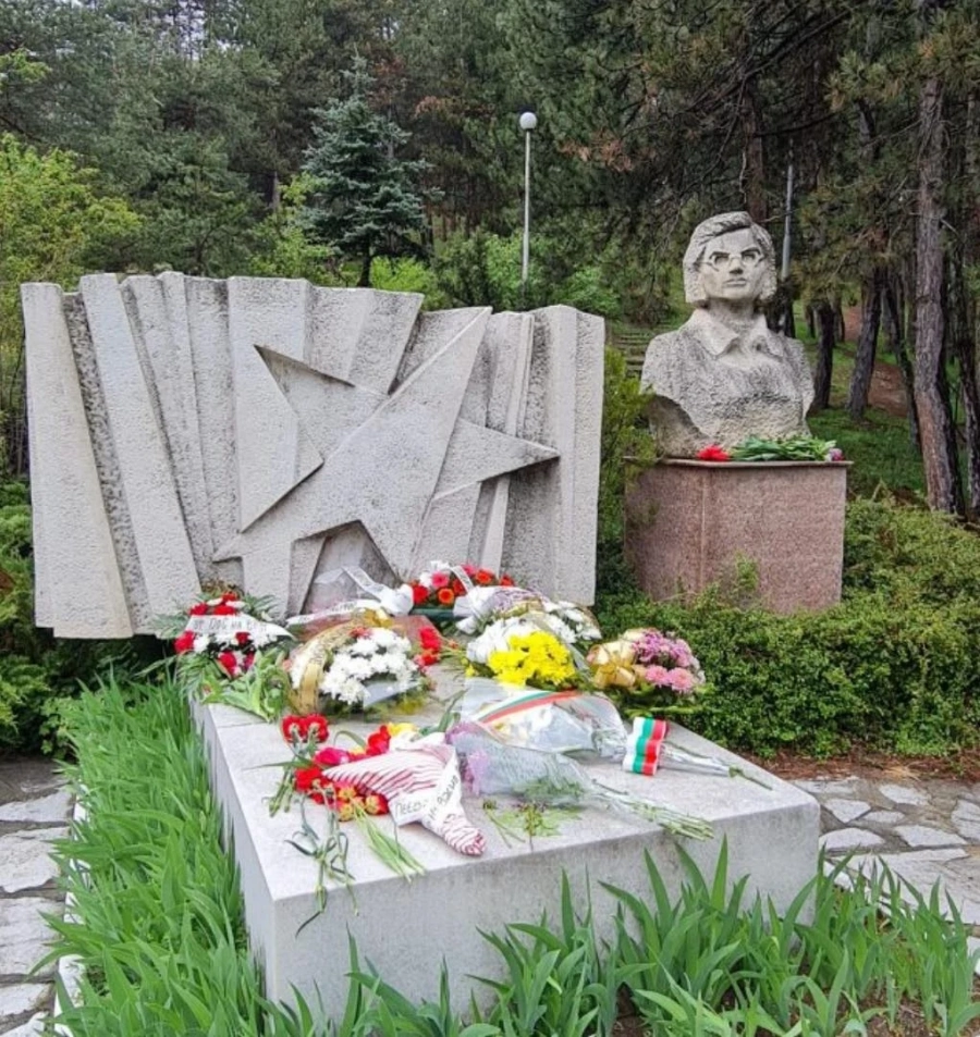Днес във Велинград почитат Вела Пеева