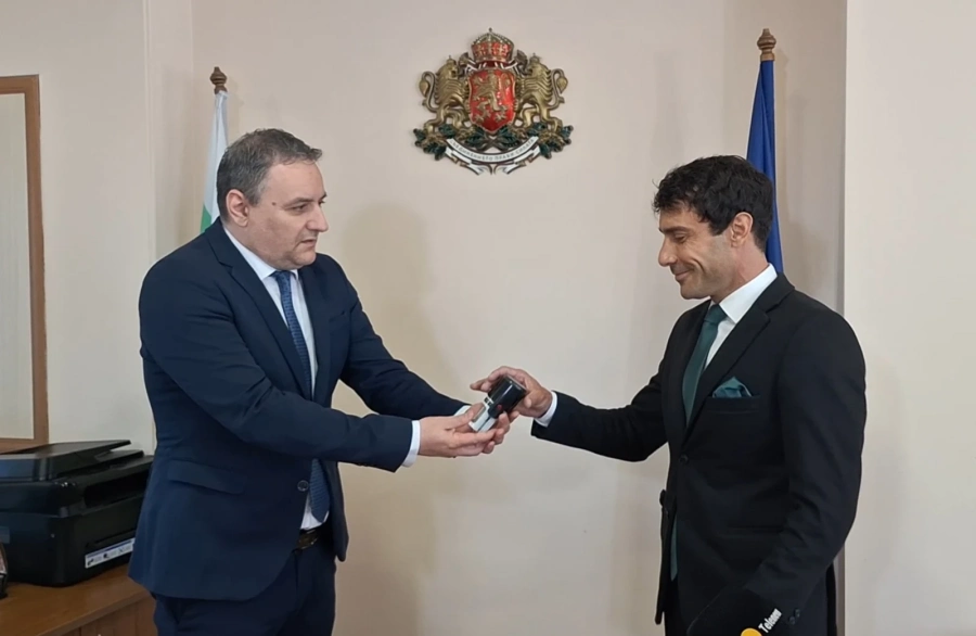 Борислав Богословов получи печата на Областната управа от Любомир Гечев