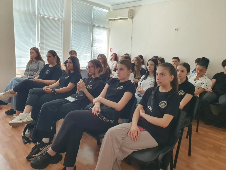 Ученици от ПГИМ – Пазарджик се запознаха с правата си като европейски граждани в Административния съд