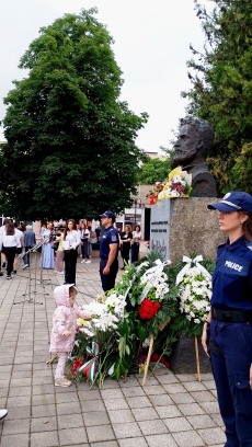 Пазарджик се поклони на Ботев и загиналите за свободата на България /СНИМКИ/
