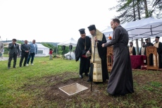 Дядо Николай положи основния камък на параклиса в МБАЛ „Уни Хоспитал“