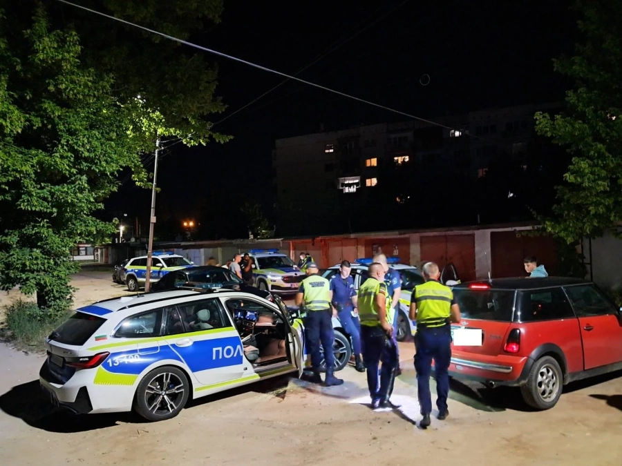 В Панагюрище полицията разрина нощни гонки - провери 98 возила и спря от движение 10 заради гърмящи ауспуси
