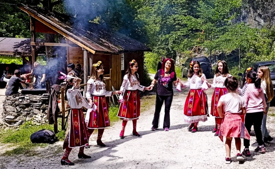 Празник с песен и мистика на Дионисиевата пещера