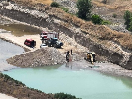 Багерист се удави в кариера за добив на инертни материали край Лозен